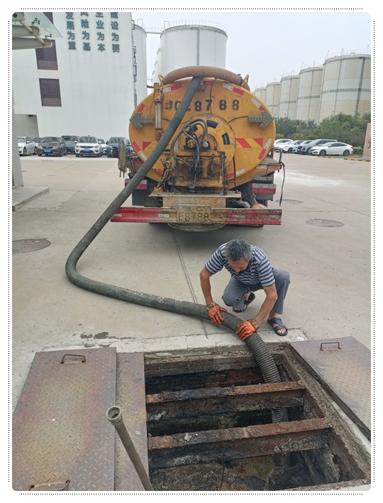 东凤镇隔油池清掏