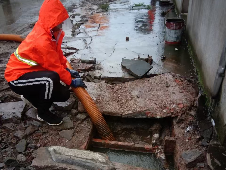 东凤镇专业清理污水池 炜誉市政以规范流程守护城市 “肠道”