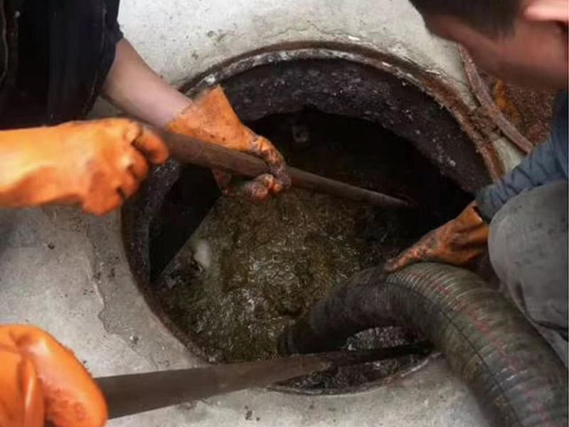 东凤镇清理化粪池时如何避免沼气的危害?